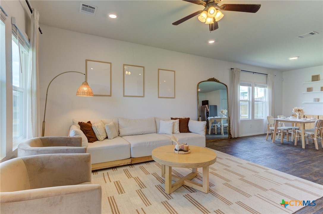 San Marcos, Texas 78666, United States, 4 Bedrooms Bedrooms, ,3 BathroomsBathrooms,Residential,Pending,53955