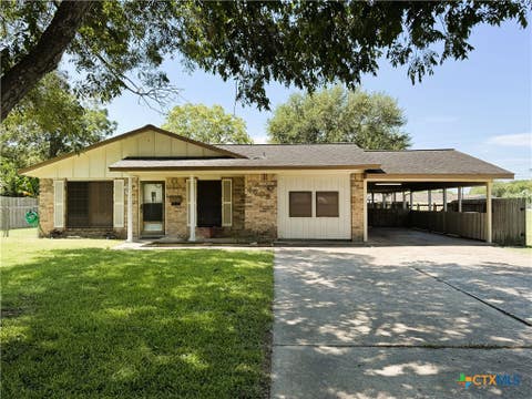 Photo of 1505 E Polk Avenue, Victoria, TX 77901 (MLS # 621379)