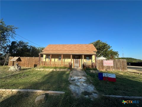 Photo of 405 N Main Street, Copperas Cove, TX 76522 (MLS # 595613)