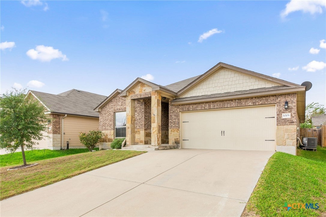 1005 Ibis Falls Loop