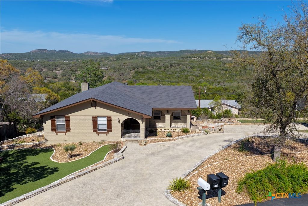 Photo of 231 Vip Drive, Canyon Lake, TX 78133 (MLS # 607916)