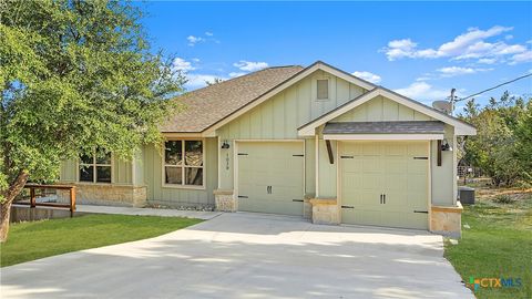 Photo of 1039 Primrose Path, Canyon Lake, TX 78133 (MLS # 602576)