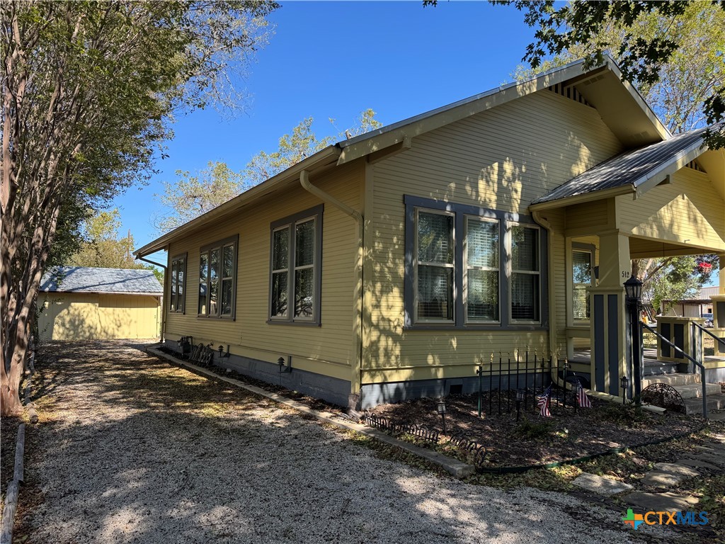 512 E Weinert Street