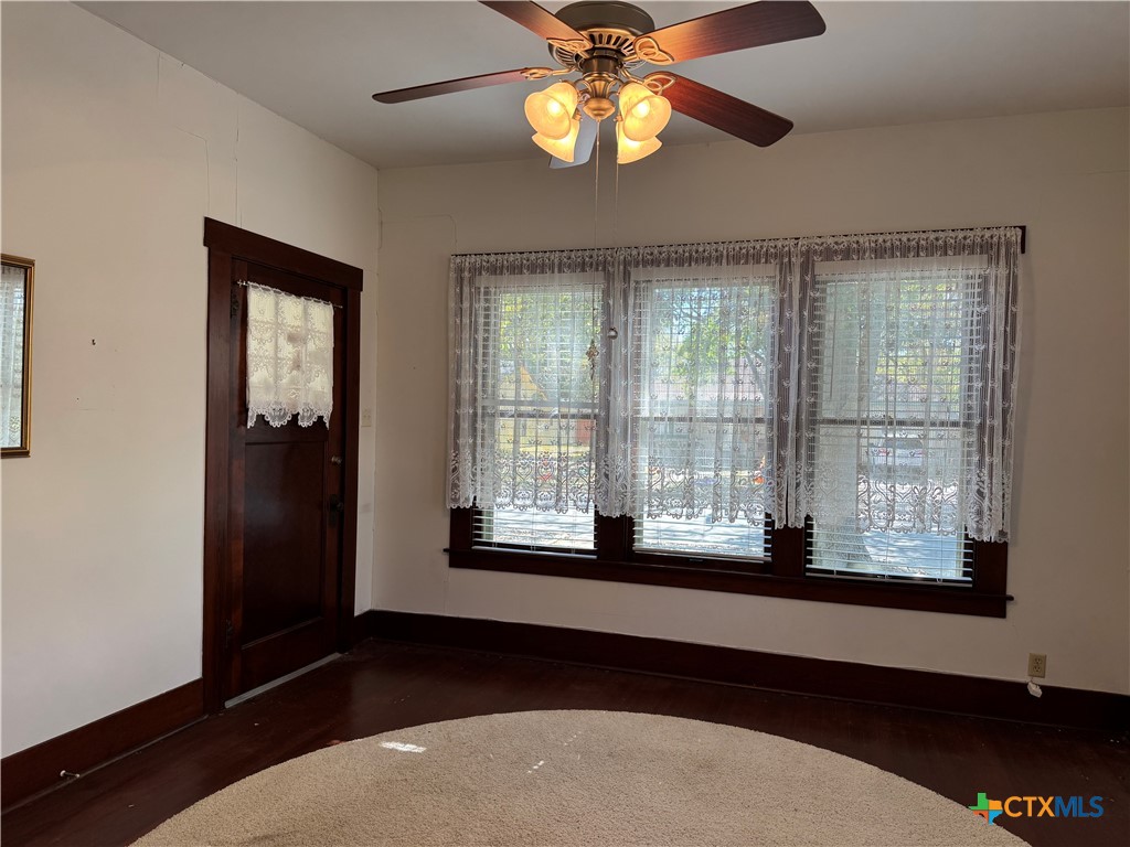 512 E Weinert Street