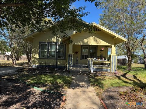 512 E Weinert Street Seguin TX 78155
