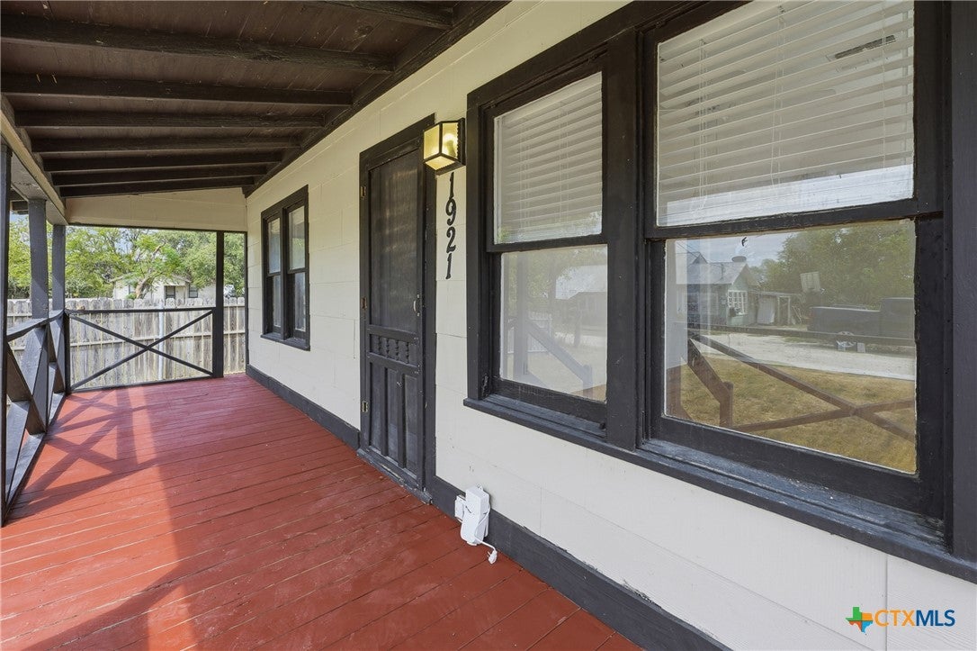 1921 Dreyer Lane