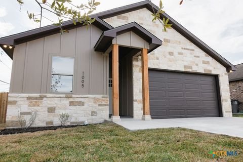 Photo of 1005 Broadmoor Street, Victoria, TX 77904 (MLS # 596365) Photo of 1005 Broadmoor Street, Victoria, TX 77904 (MLS # 596365)