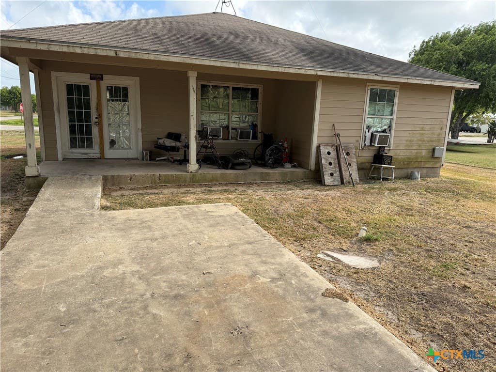 Photo of 602 W Dallas Avenue, Seadrift, TX 77983 (MLS # 622697)