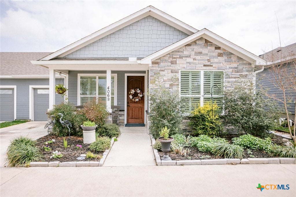 Photo of 406 W Crestwood Drive #B, Victoria, TX 77901 (MLS # 622563)
