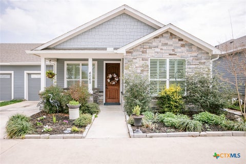Photo of 406 W Crestwood Drive #B, Victoria, TX 77901 (MLS # 622563)