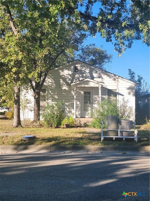 906 S Chestnut Street Lampasas TX 76550