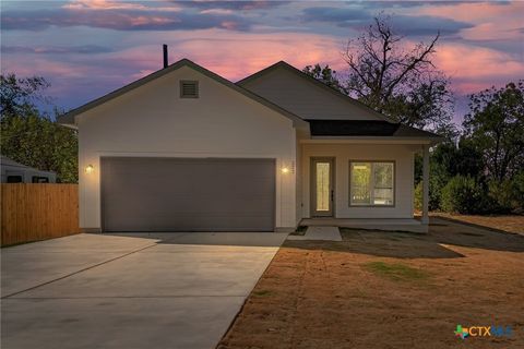 Photo of 223 W Allen Street, Bartlett, TX 76511 (MLS # 595011)