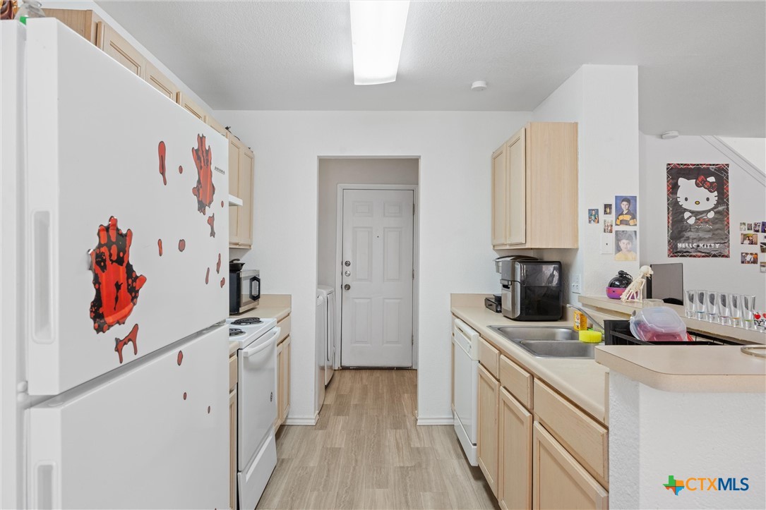 903/905 Sagewood Trail