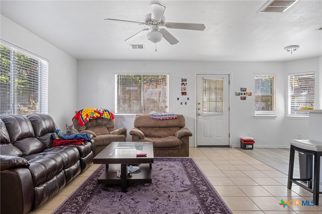 903/905 Sagewood Trail