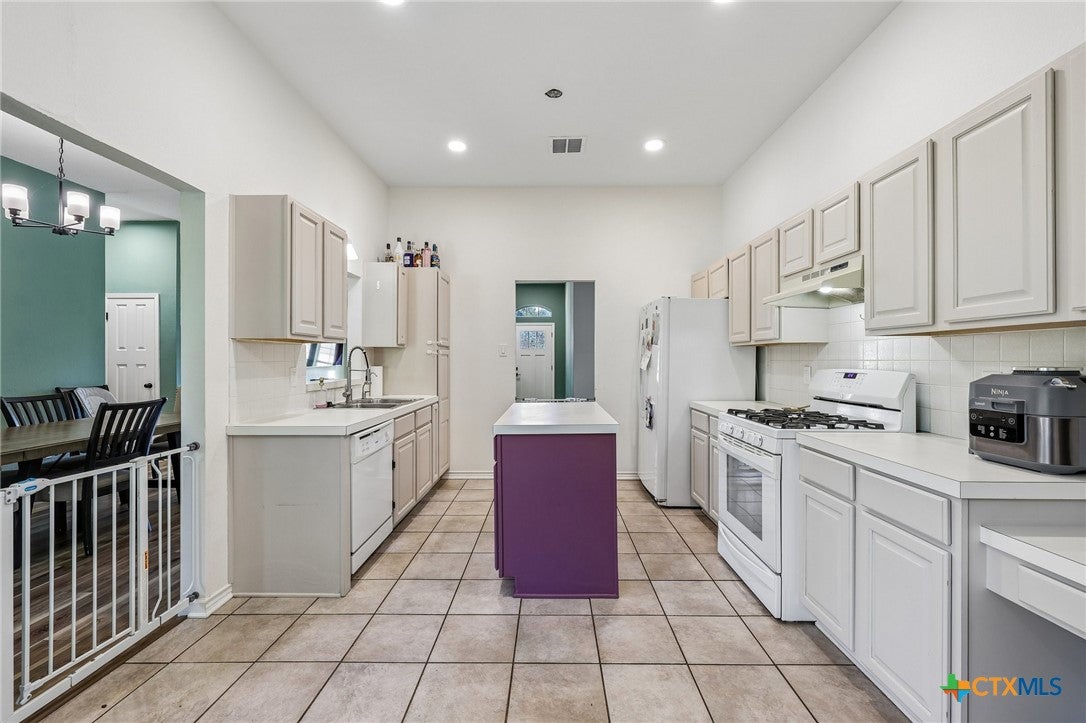 610 Sabine Circle
