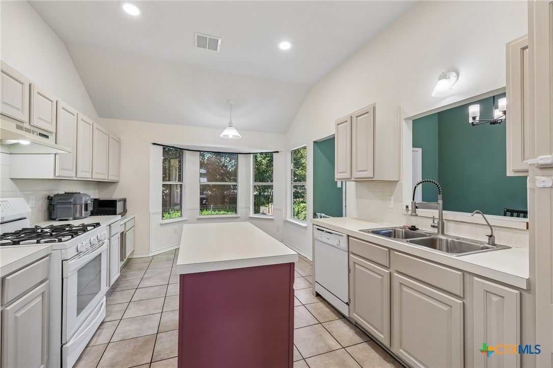 610 Sabine Circle
