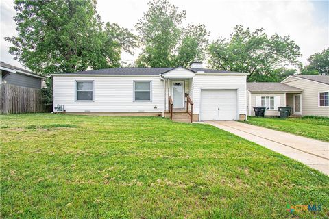 Photo of 902 N 8th Street, Temple, TX 76501 (MLS # 611468)