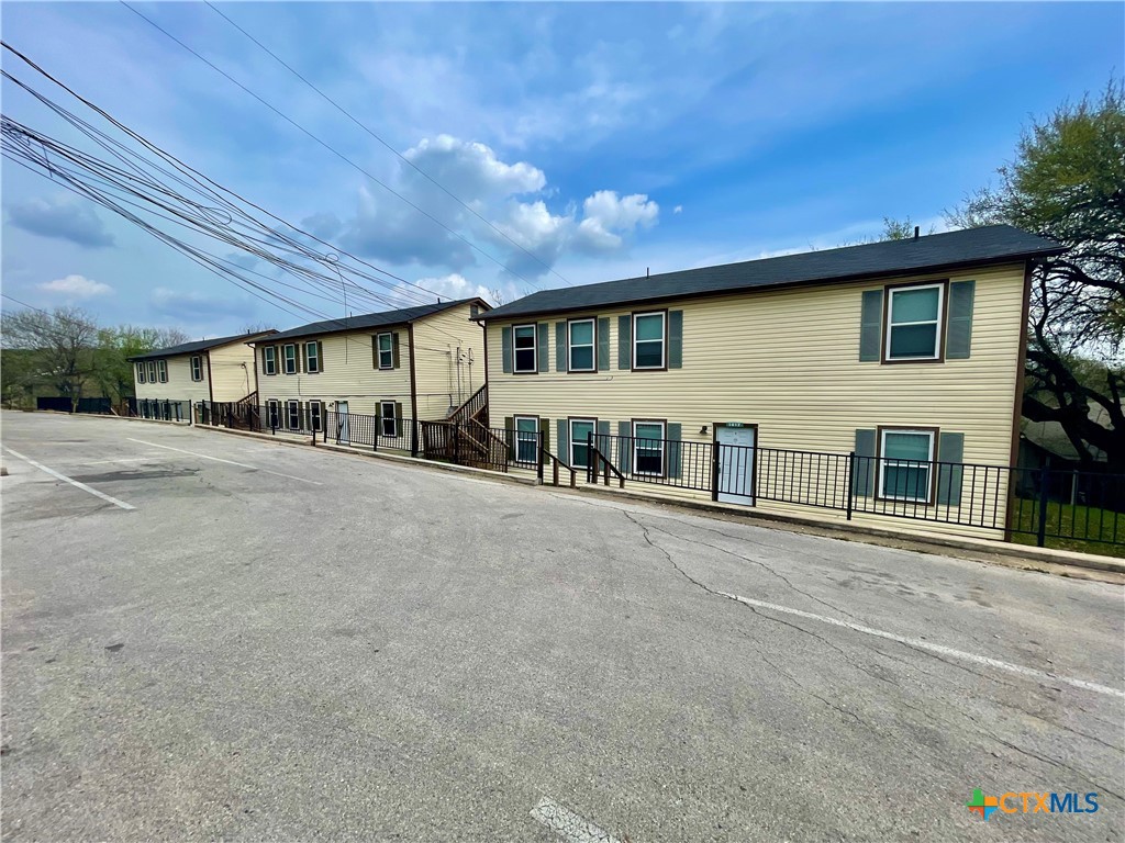 1009-1019 Advance Street