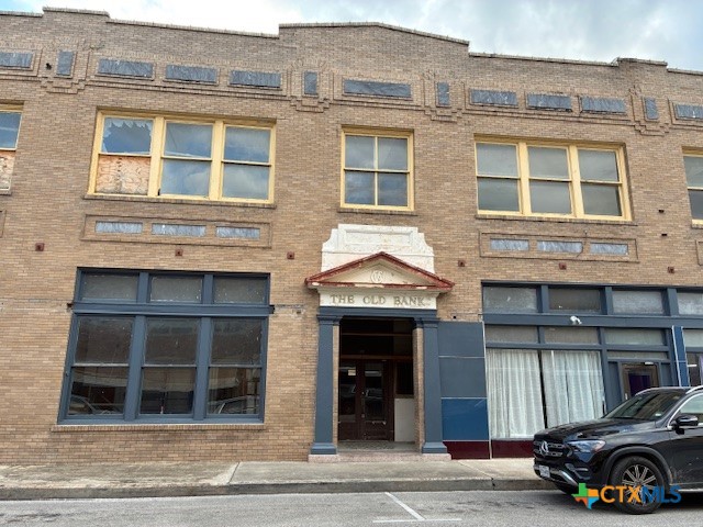 201 W Grand Avenue