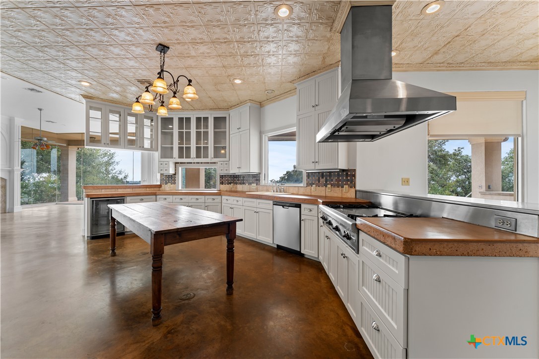6529 Mountain View Drive
