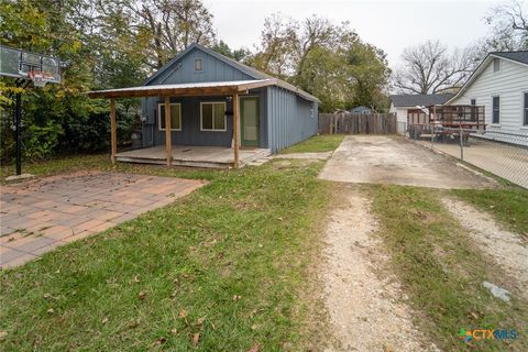 Photo of 1006 W North Street, Victoria, TX 77901 (MLS # 600110)