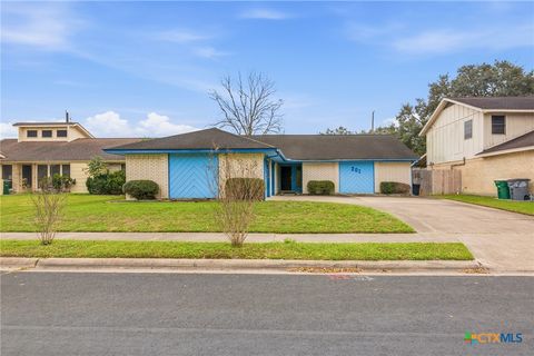 Photo of 201 Laguna Drive, Victoria, TX 77904 (MLS # 602018)