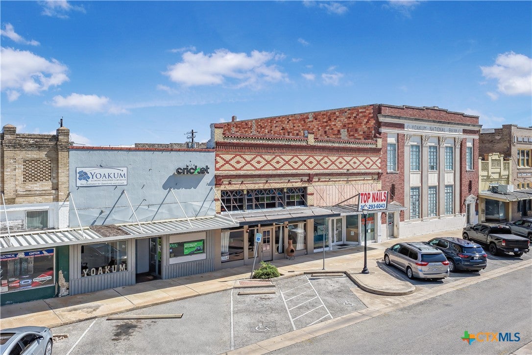 213 W Grand Avenue