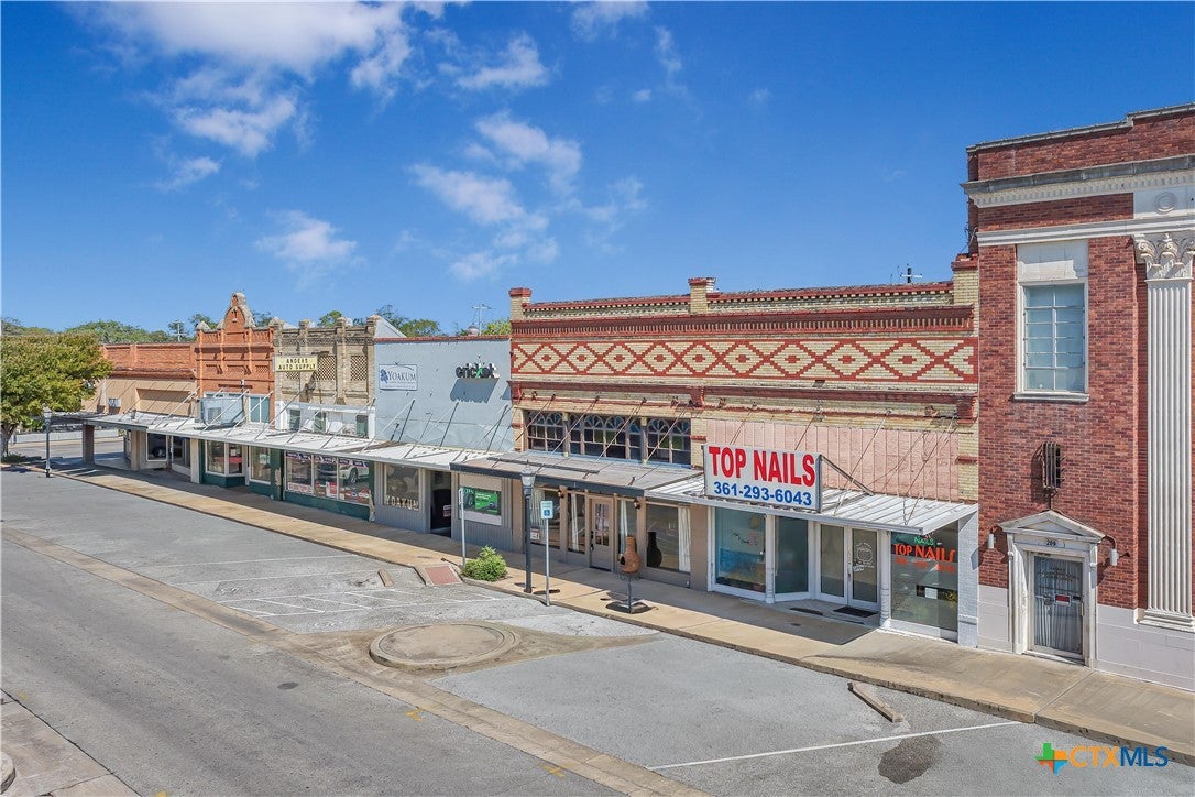 213 W Grand Avenue