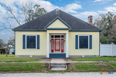 Photo of 407 Robinson Street, Edna, TX 77957 (MLS # 600772)