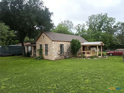 Photo of 308 N Ridge Street, Lampasas, TX 76550 (MLS # 614411)