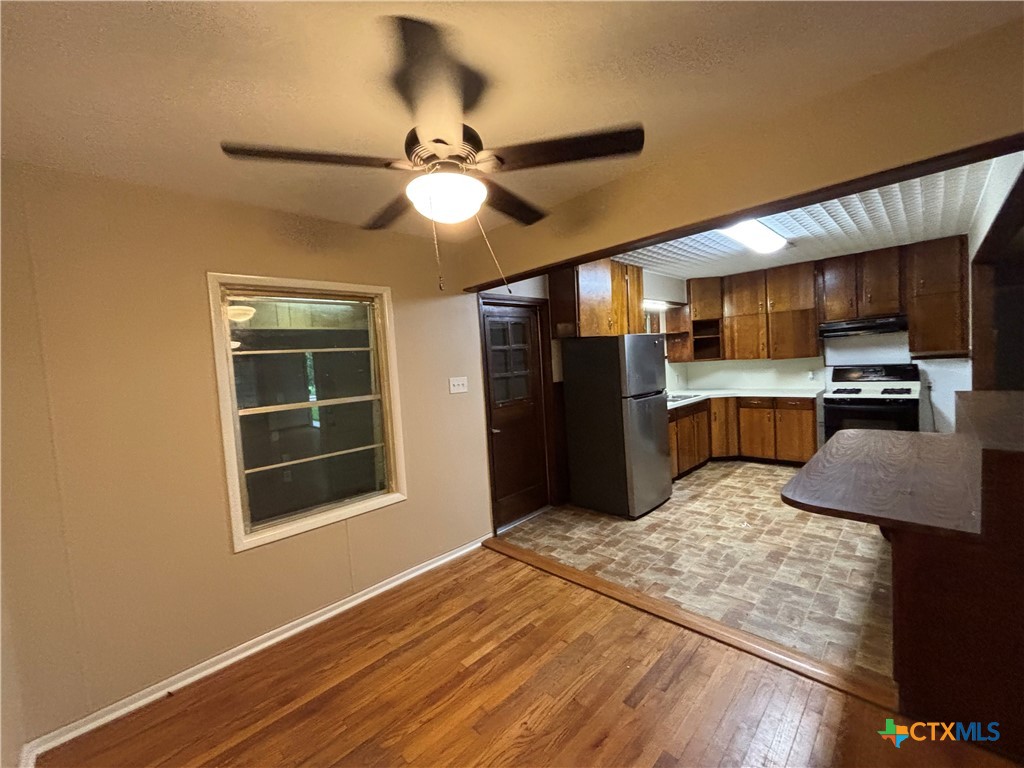 1902 E Locust Avenue