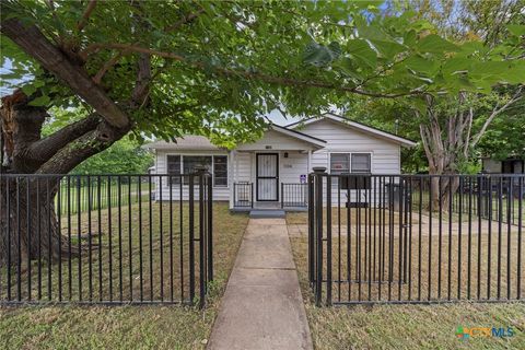 Photo of 1104 N 10th Street, Killeen, TX 76541 (MLS # 613765)