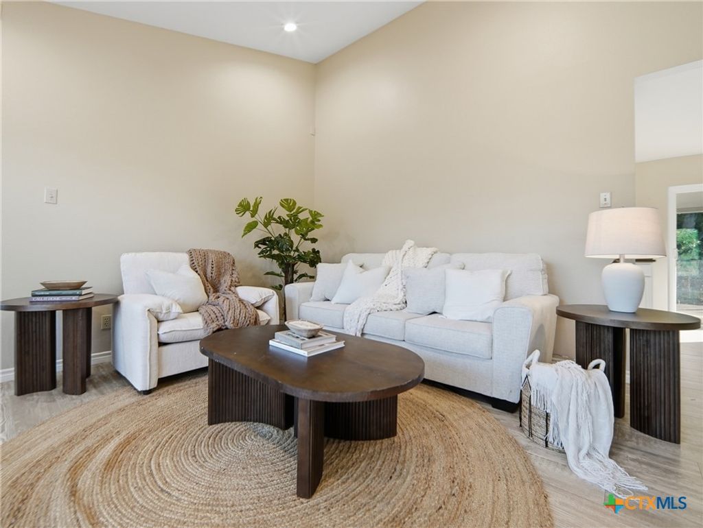 Photo of 506 Oak Grove Road, San Marcos, TX 78666 (MLS # 604130)