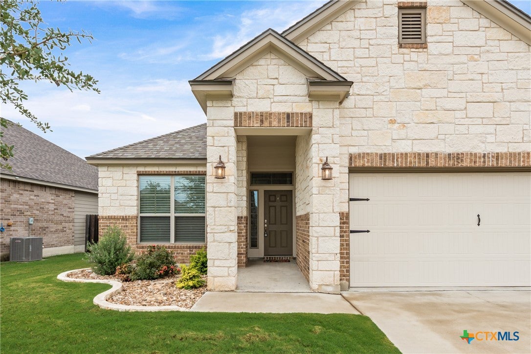 802 Wyndcrest Drive