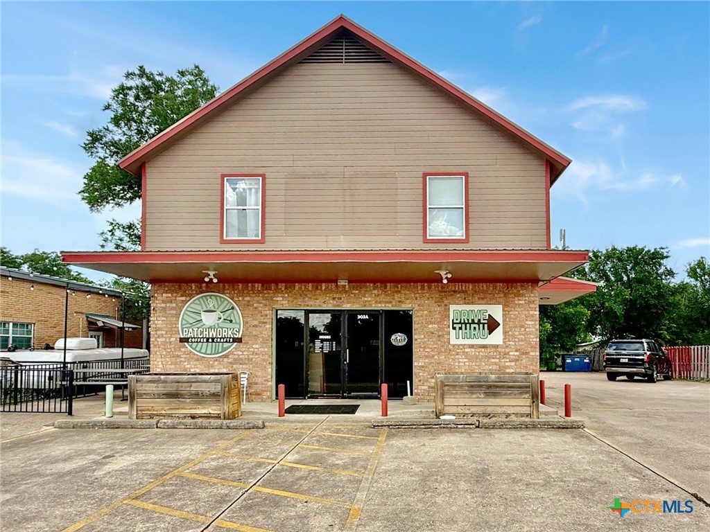 303 S Commerce Street