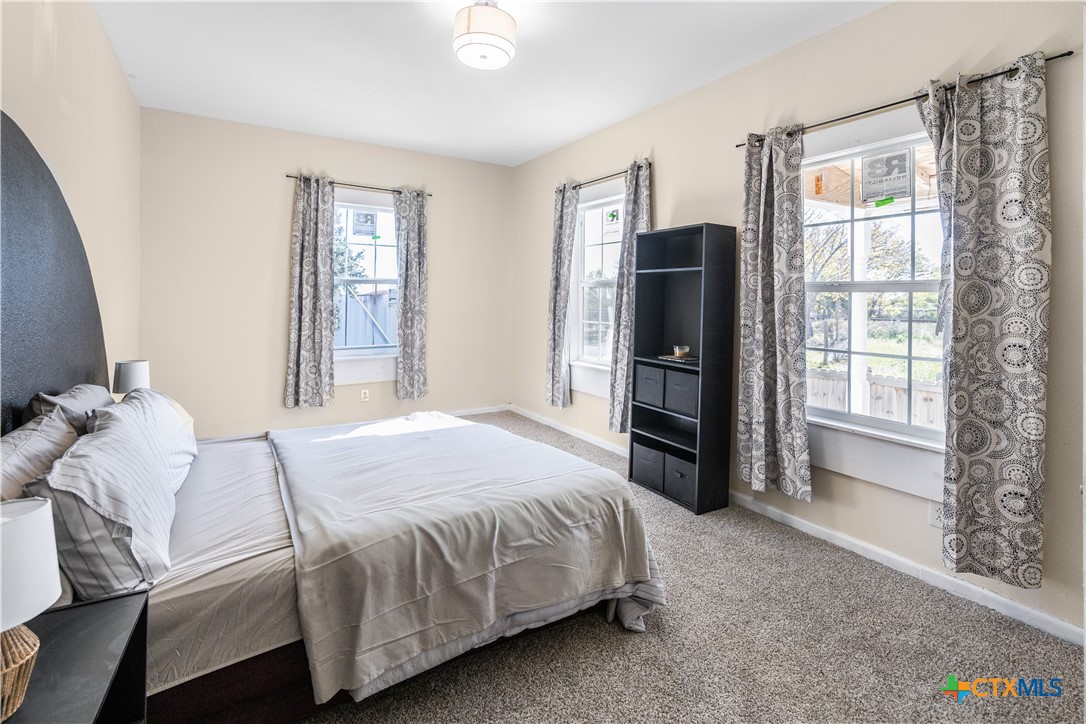 1002 E Commercial Street