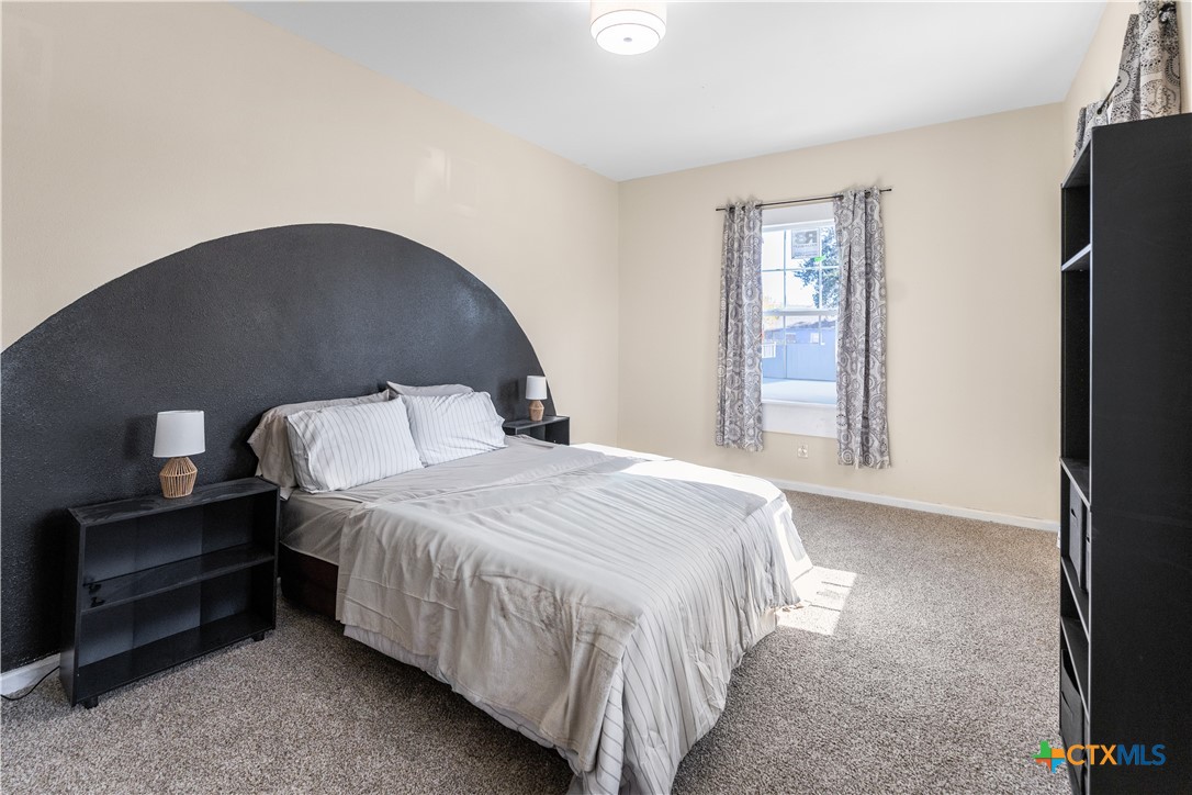 1002 E Commercial Street