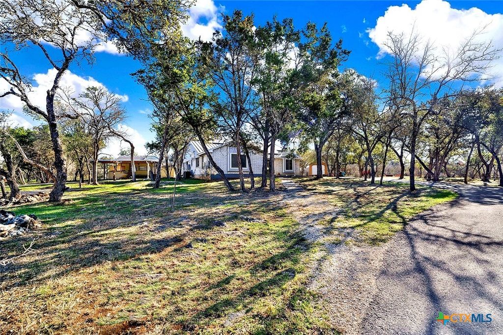 Photo of 228 Deertrail Drive, San Marcos, TX 78666 (MLS # 605681)