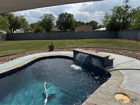 Photo of 107 Oakview Drive, Floresville, TX 78114 (MLS # 611304)