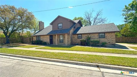 Photo of 1500 Halbert Street, Killeen, TX 76541 (MLS # 608217)