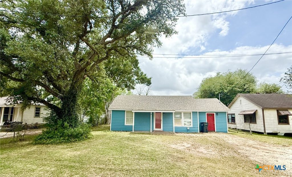 Photo of 607 S East Street, Edna, TX 77957 (MLS # 611050)
