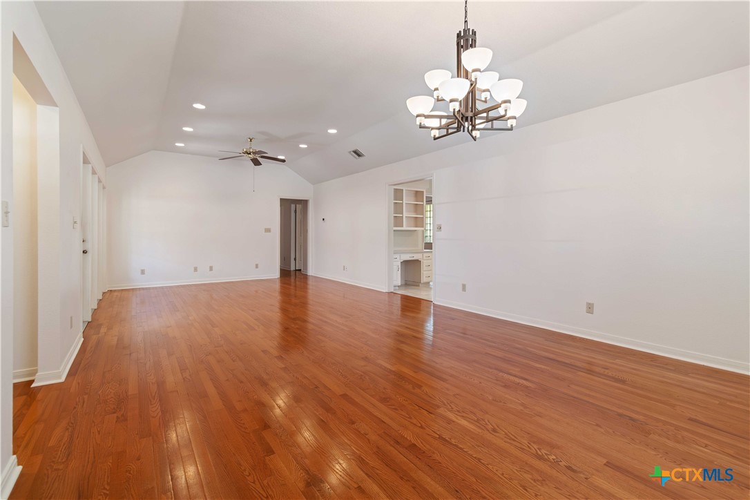 811 Oakwood Boulevard