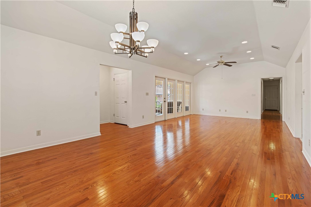 811 Oakwood Boulevard