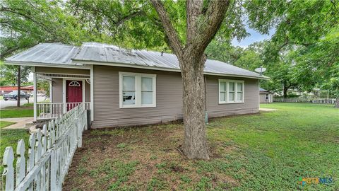 A home in Shiner