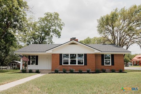 801 E Morgan Avenue Cuero TX 77954