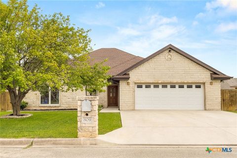 Photo of 809 Saint James, Seguin, TX 78155 (MLS # 612689)