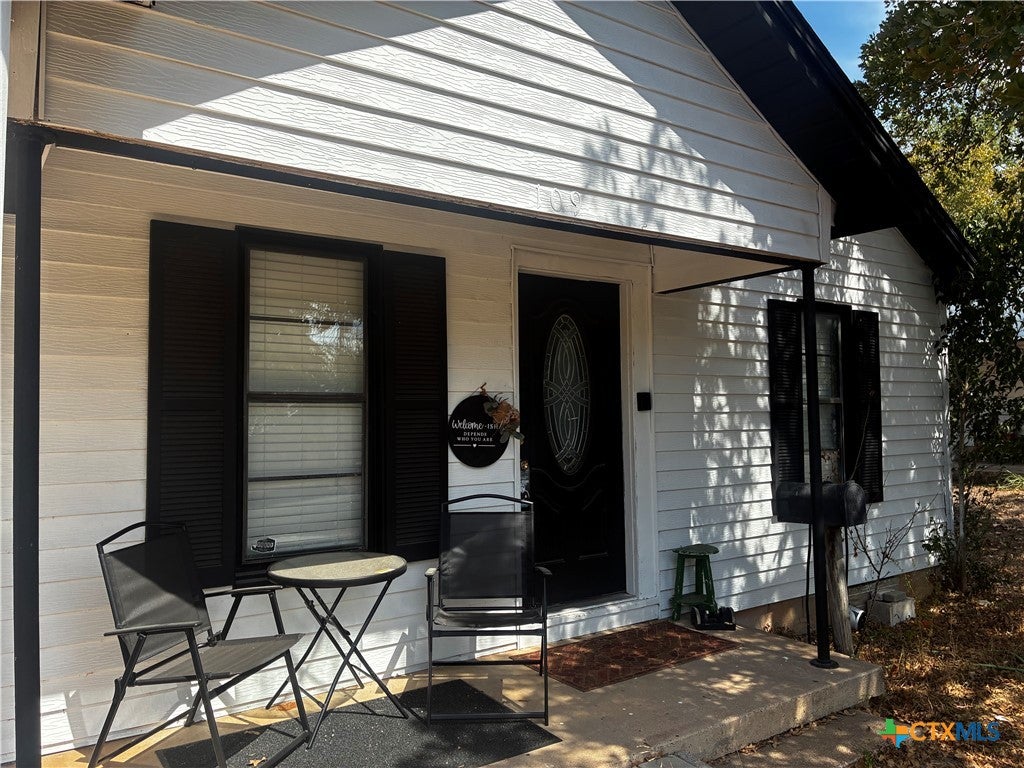 Photo of 109 E Leon Street, Gatesville, TX 76528 (MLS # 627199)