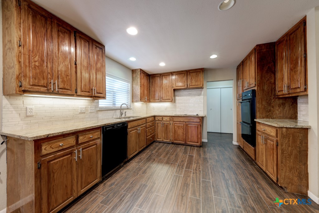 New Braunfels, Texas 78132, United States, 3 Bedrooms Bedrooms, ,3 BathroomsBathrooms,Residential,Pending,34049