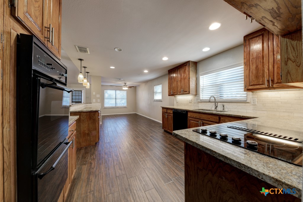 New Braunfels, Texas 78132, United States, 3 Bedrooms Bedrooms, ,3 BathroomsBathrooms,Residential,Pending,34049