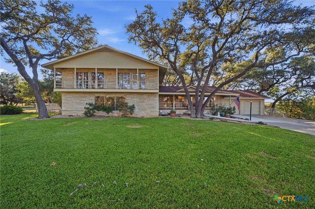 Photo of 500 Kings Point Drive, Canyon Lake, TX 78133 (MLS # 625511)